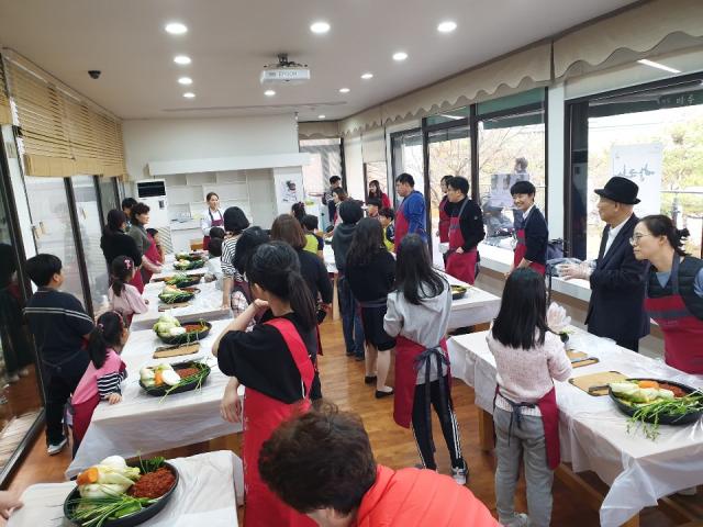 2019년 11월 16일 국립전주박물관에서 김장담그기  사진3